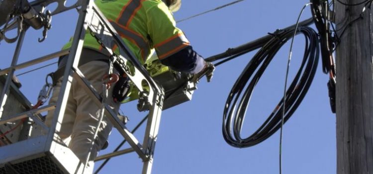 AT&T promises fiber-to-the-home expansion in 90 metro areas this year