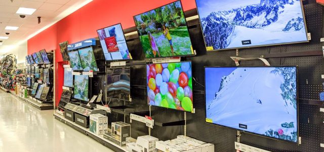 TV shopping tip: Wait until fall (at least) to get the best price