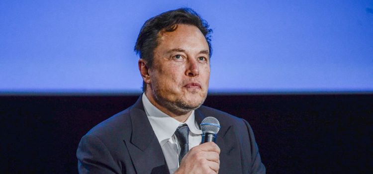 Elon Musk wants to buy Twitter again, spam bots and all