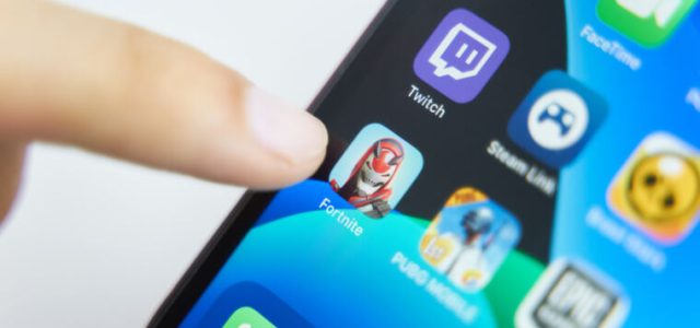 Ongoing scam tricks kids playing Roblox and Fortnite