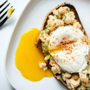 How to Whip Up a Poached Egg in Just 60 Seconds
