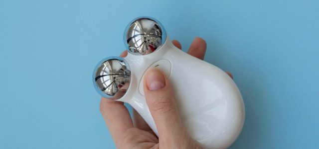 Microcurrent Devices: Effectiveness, Tips for Use and Are They Worth the Money? We Asked Skin Experts