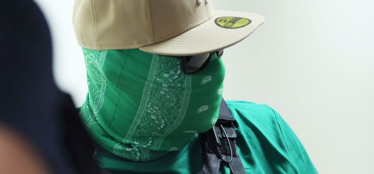 FBI Warns of Criminals Posing as ICE, Urges Agents to ID Themselves