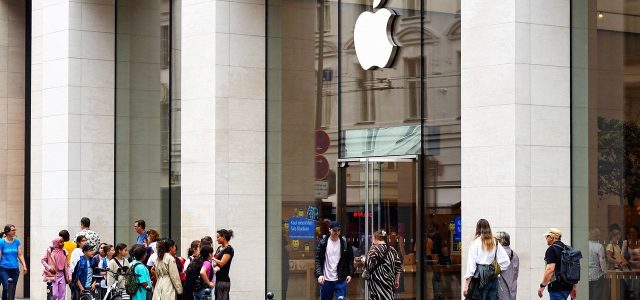 Apple’s App Course Runs $20,000 a Student. Is It Really Worth It?